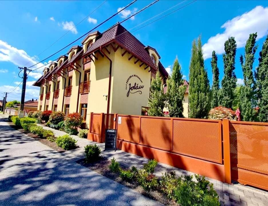 Jolan Pension & Restaurant Cicov Buitenkant foto