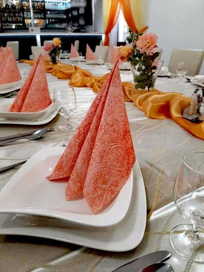 Jolan Pension & Restaurant Cicov Buitenkant foto