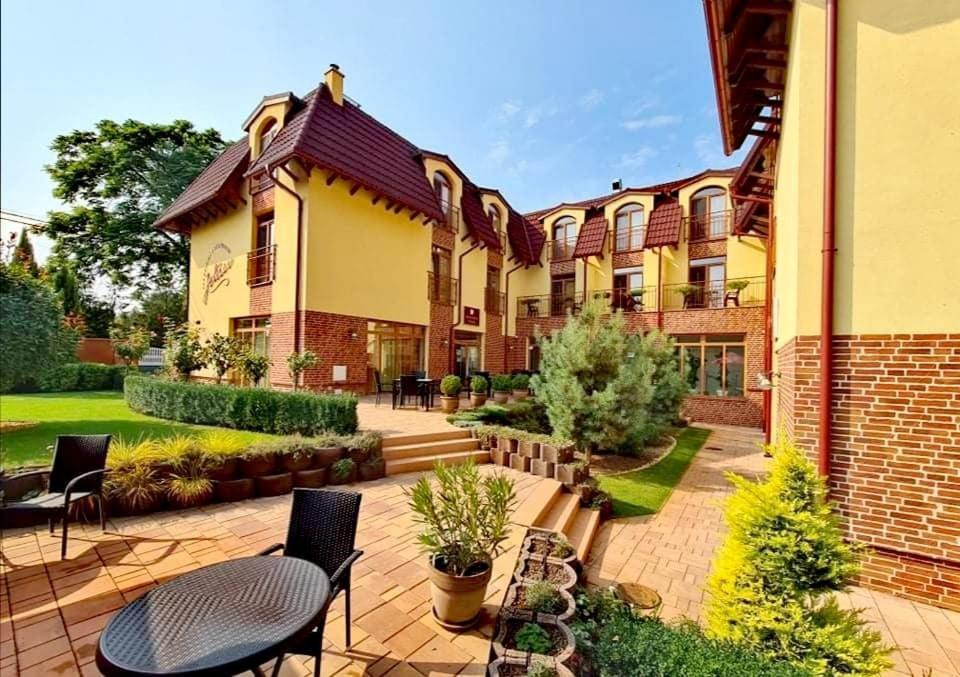 Jolan Pension & Restaurant Cicov Buitenkant foto