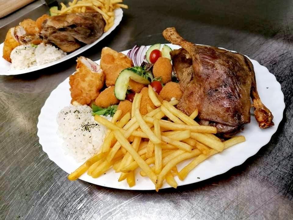 Jolan Pension & Restaurant Cicov Buitenkant foto