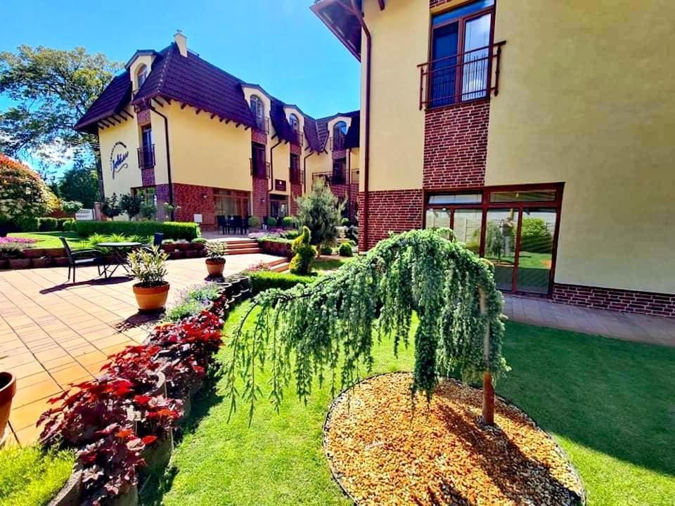 Jolan Pension & Restaurant Cicov Buitenkant foto