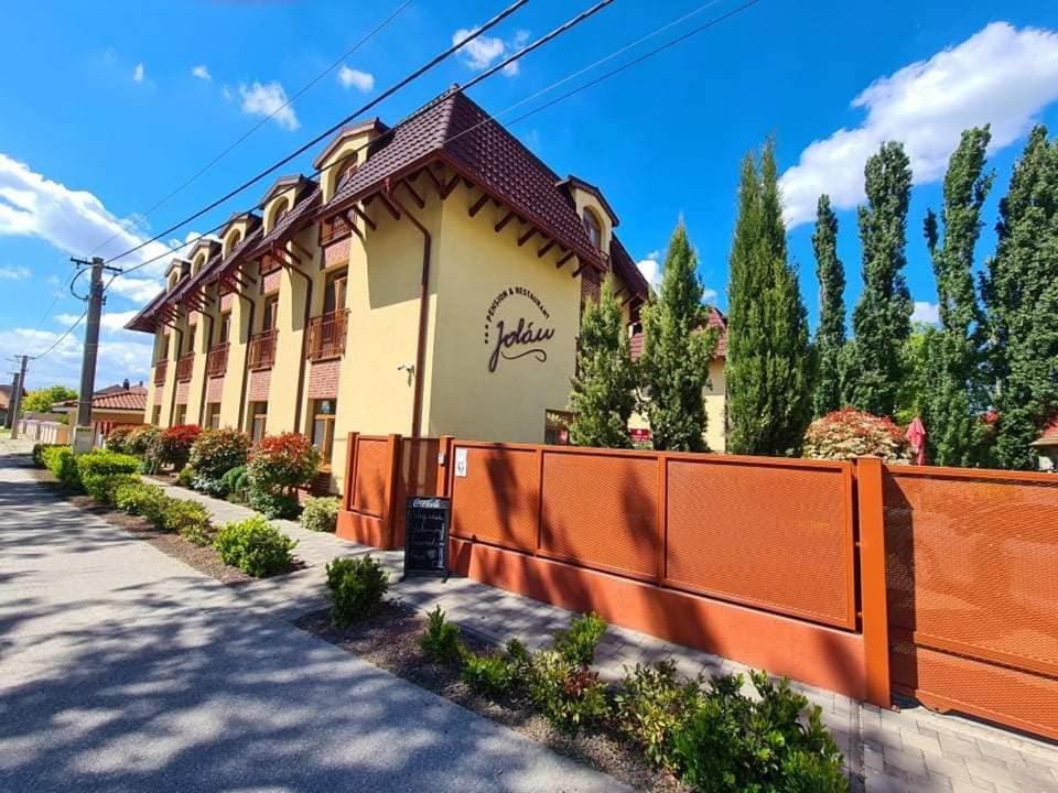 Jolan Pension & Restaurant Cicov Buitenkant foto