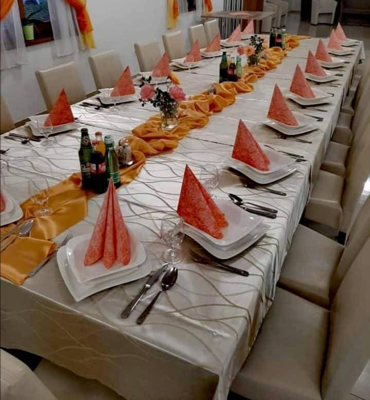 Jolan Pension & Restaurant Cicov Buitenkant foto