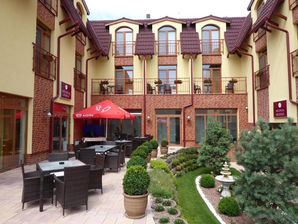 Jolan Pension & Restaurant Cicov Buitenkant foto
