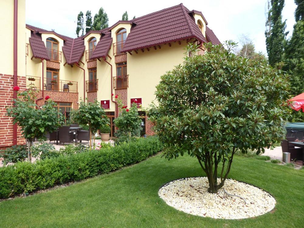 Jolan Pension & Restaurant Cicov Buitenkant foto