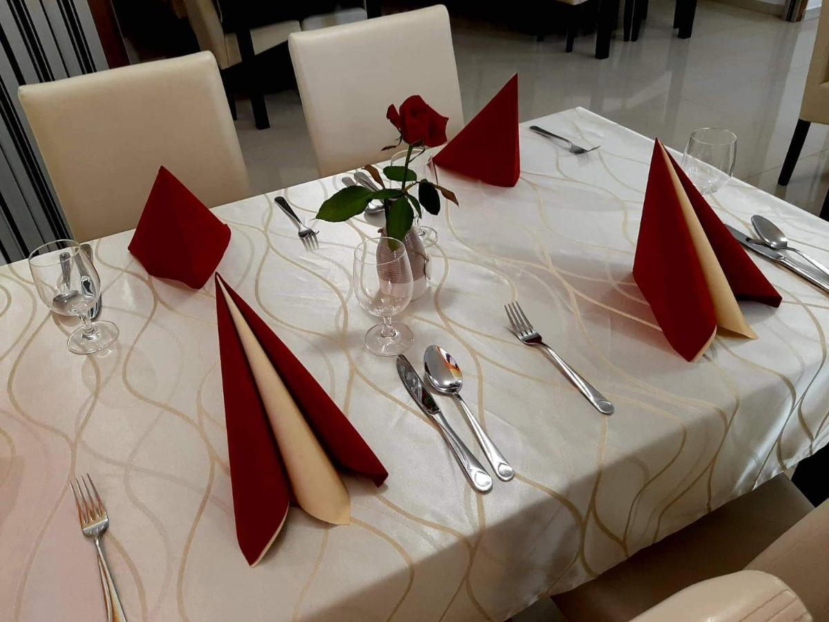 Jolan Pension & Restaurant Cicov Buitenkant foto