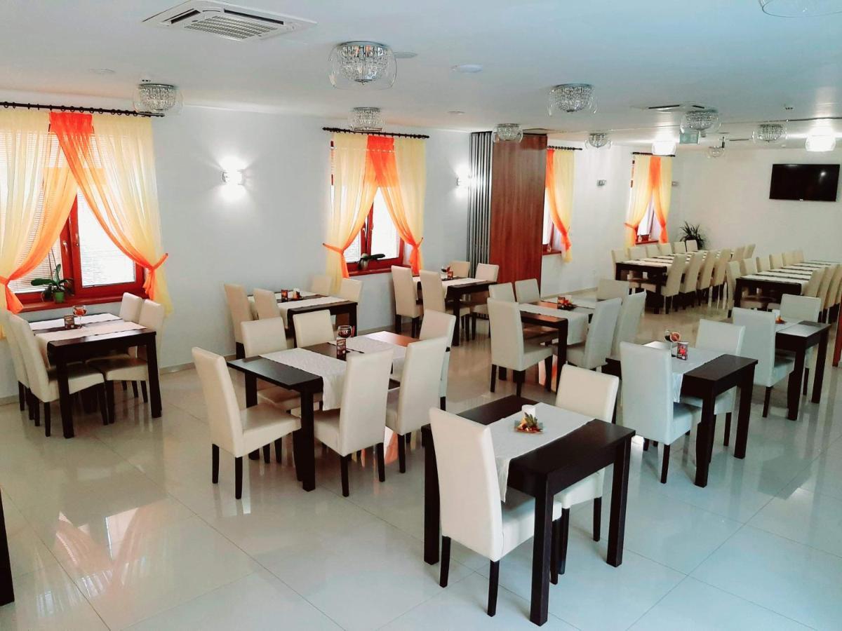 Jolan Pension & Restaurant Cicov Buitenkant foto
